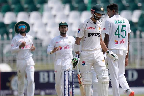 Bangladesh beats pakistan by six wickets