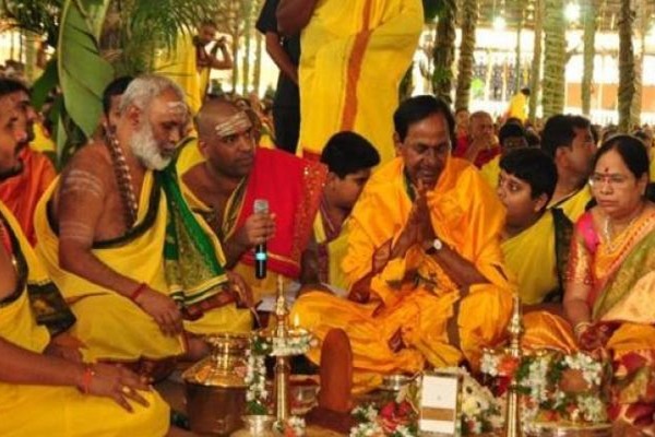 KCR Starts Yagam at Erravalli Farm House