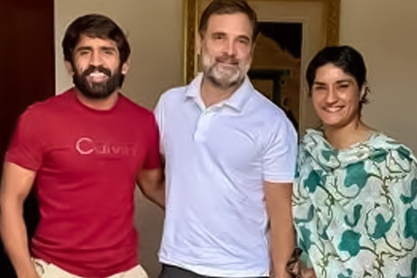 vinesh phogat and bajrang punia joined congress