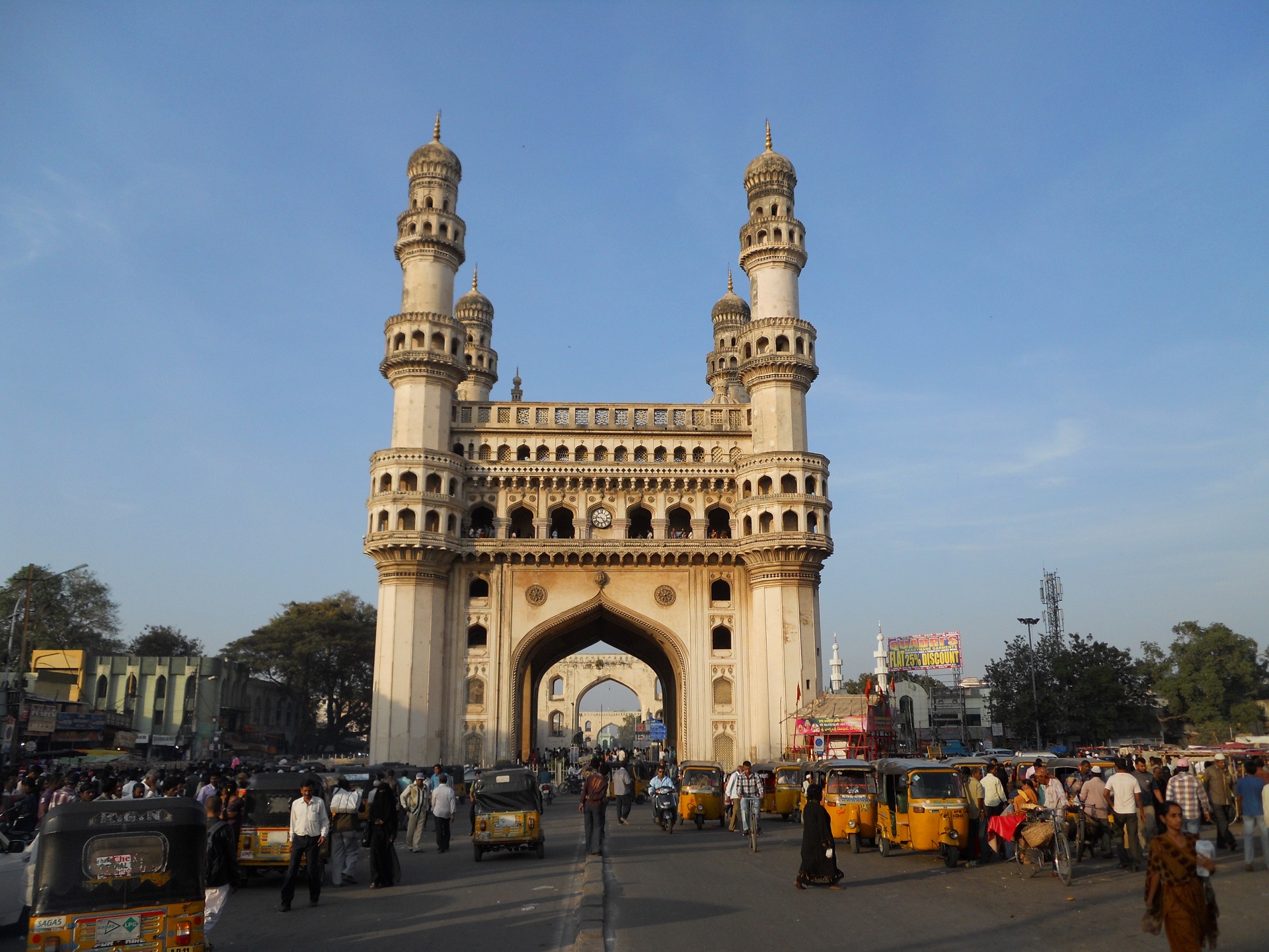 Unseasonal rains damage iconic Charminar