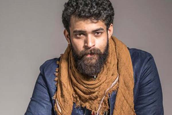 Varun-Tej Heads to Spain for Srinu Vaitla's Film