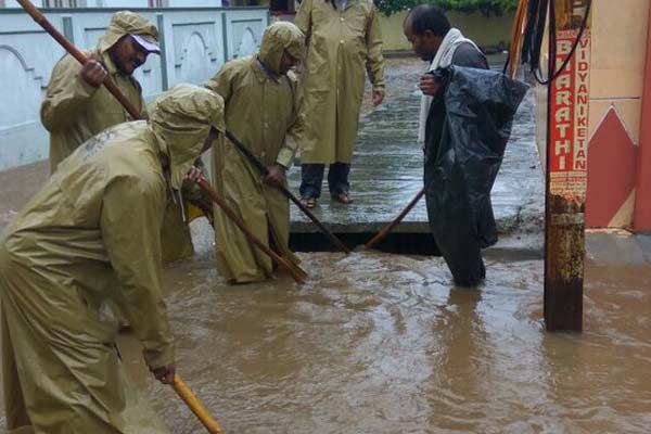 Seven killed as heavy rains lash Hyderabad