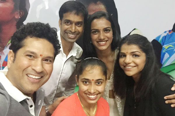 Sachin presents BMWs to Olympic medallists, Sachin presents BMWs cars to P.V. Sindhu and Sakshi Malik