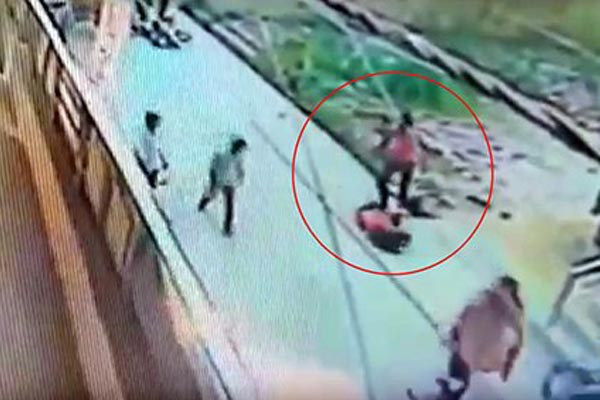 broad daylight murder in Delhi, murder caught on CCTV, Karuna murder, Burari in north Delhi, Surender Singh