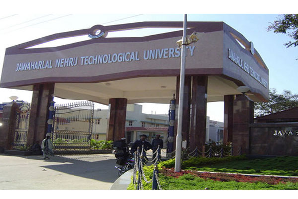 Havoc created panic at JNTU