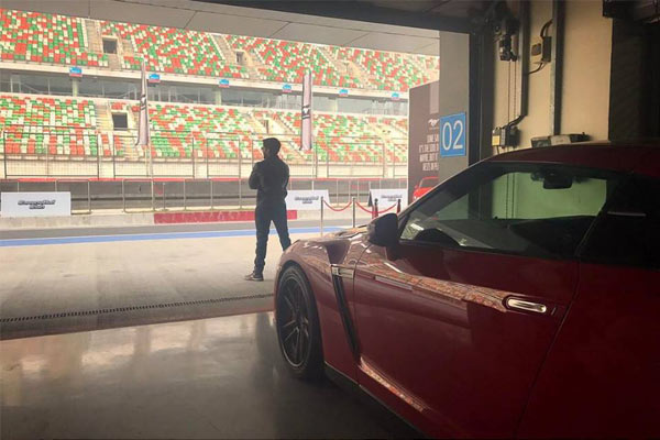 Naga Chaitanya and Samantha at buddh international circuit, Naga Chaitanya and Samantha Racing Moment