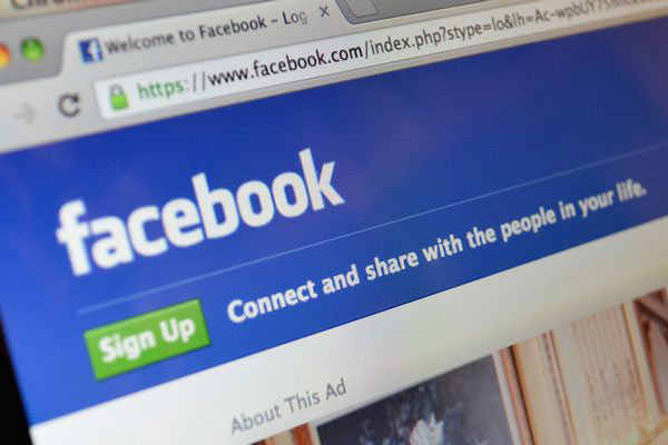 US officials checking Facebook profiles of immigrants: Report