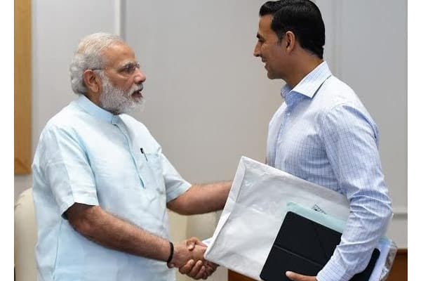 Modi and Akshay Kumar