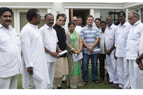 Aqua Food park farmers meet Rahul Gandhi, promised support