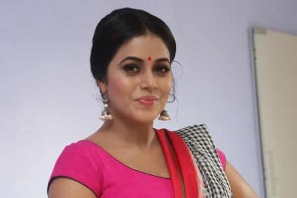 Didn't mind shaving head for 'Kodi Veeran': Poorna