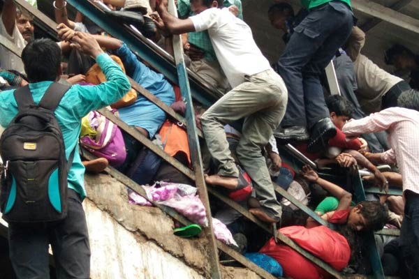 Stampede at Mumbai Railway station, leaves 22dead & several injured