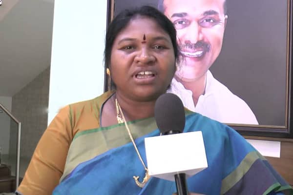 YSRCP MLA Giddi Eswari planning to join TDP