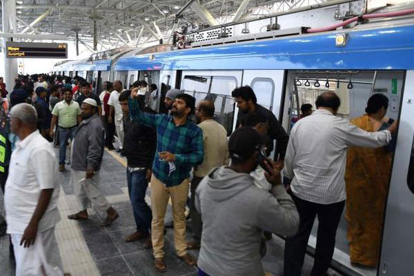 Visitors to Hyderabad have a brand new attraction now. That’s Metro! For thousands of people coming to Hyderabad for various purposes, Metro has moved into their itinerary. Besides, a joyride on Metro for families on weekends is ‘in’ thing if the rush witnessed on Saturday and Sunday last was any indication. Barely a week after its inauguration by Prime Minister Modi, the new mode of mass transport has been gaining momentum with every passing day. Metro trains started operating on a 30km stretch of the first phase of the project from November 29 and in one week the elevated mass transport has registered a footfall of more than a million. The highest recorded so far was on Sunday when 2.4 lakh people travelled on different routes. The numbers are music to the ears of concessionaire L&T and the Telangana government as both of them are partners in the mega venture. With commuter numbers steadily increasing, the government is mulling revival of an old plan to extend Metro to Shamshabad airport. If it is done, air passengers could zap in and out of the international airport which itself is witnessing a phenomenal increase in passenger traffic. There are, of course, initial problems which are continuing. Major passenger complaints include no drinking water facility, lack of platform signs and display boards. There are safety concerns too, a major one being passengers trying to travel on footboards or standing near the doors, without realising the fact that they are automated. Looks old habits die hard. Nevertheless, Metro authorities are showing remarkable patience in dealing with situations that are peculiar to Hyderabad.