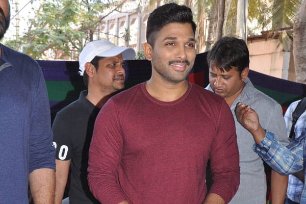 Allu Arjun To Give Valentine Treat