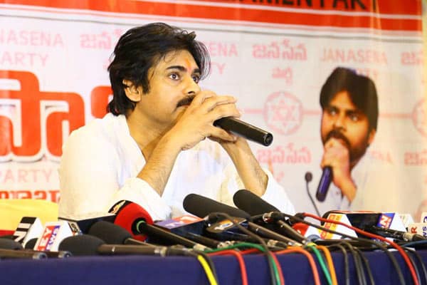 Pawan Kalyan Gave Bad News at Chalore Chalore Chal