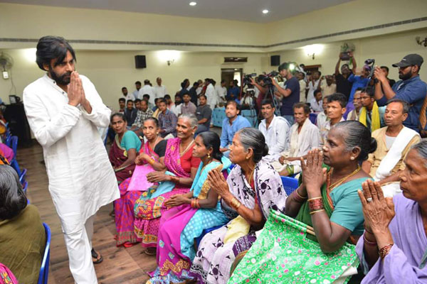 Pawan Kalyan beings his hunger strike in Srikakulam