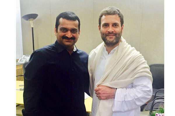 Bandla Ganesh shares his photo with Rahul gandhi