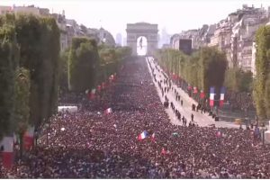 Video :  Victory parade – France welcomes home world champions