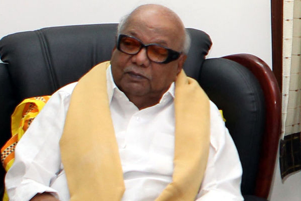 Madras High Court to decide on burial site for Karunanidhi's bodyMadras High Court to decide on burial site for Karunanidhi's body