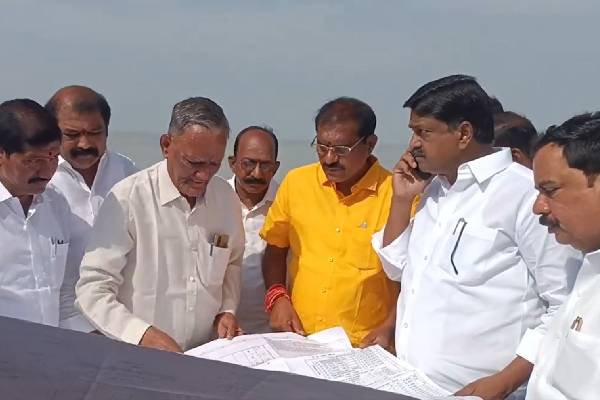 nimmala ramanaidu at tungabadhra dam